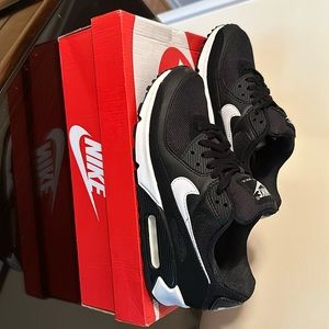 Women’s Air Max 90 Black and White Size 8 Like New